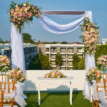 Courtyard By Marriott Bali Seminyak Resort Kültér fotó A wedding canopy