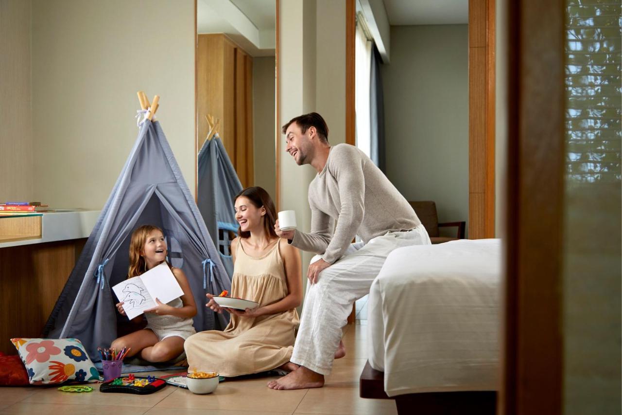Courtyard By Marriott Bali Seminyak Resort Kültér fotó Family at home