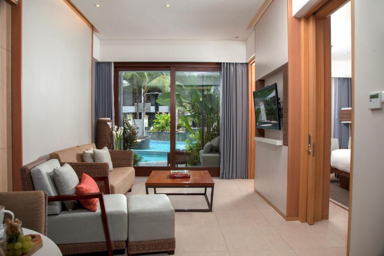 Courtyard By Marriott Bali Seminyak Resort Kültér fotó A suite at the resort