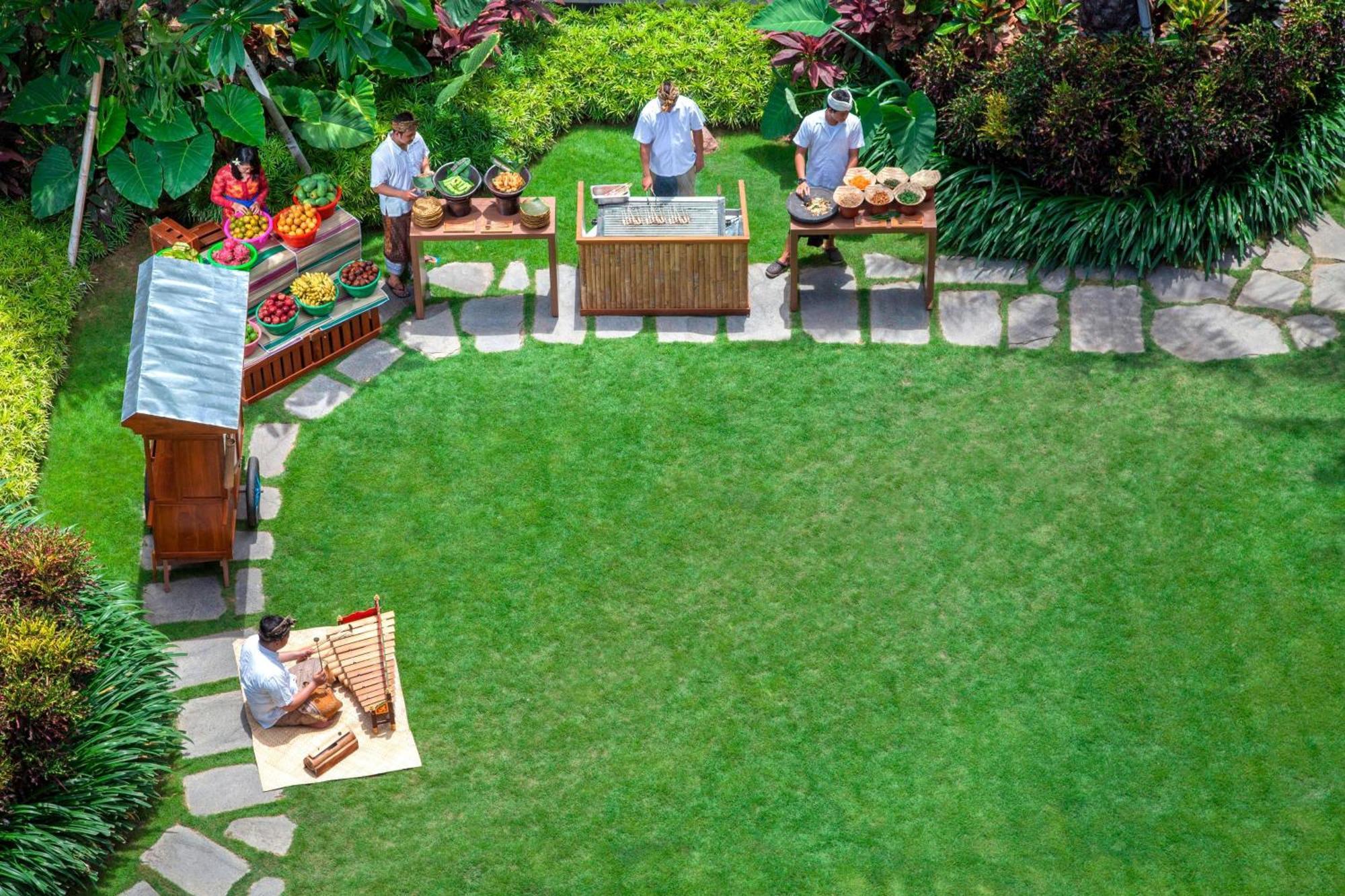 Courtyard By Marriott Bali Seminyak Resort Kültér fotó The Garden Grill