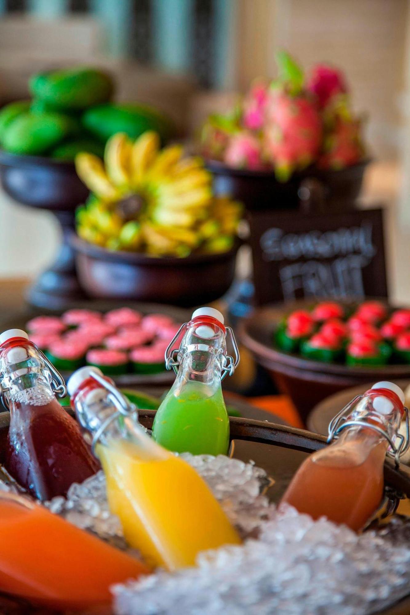 Courtyard By Marriott Bali Seminyak Resort Kültér fotó Seasonal fruit
